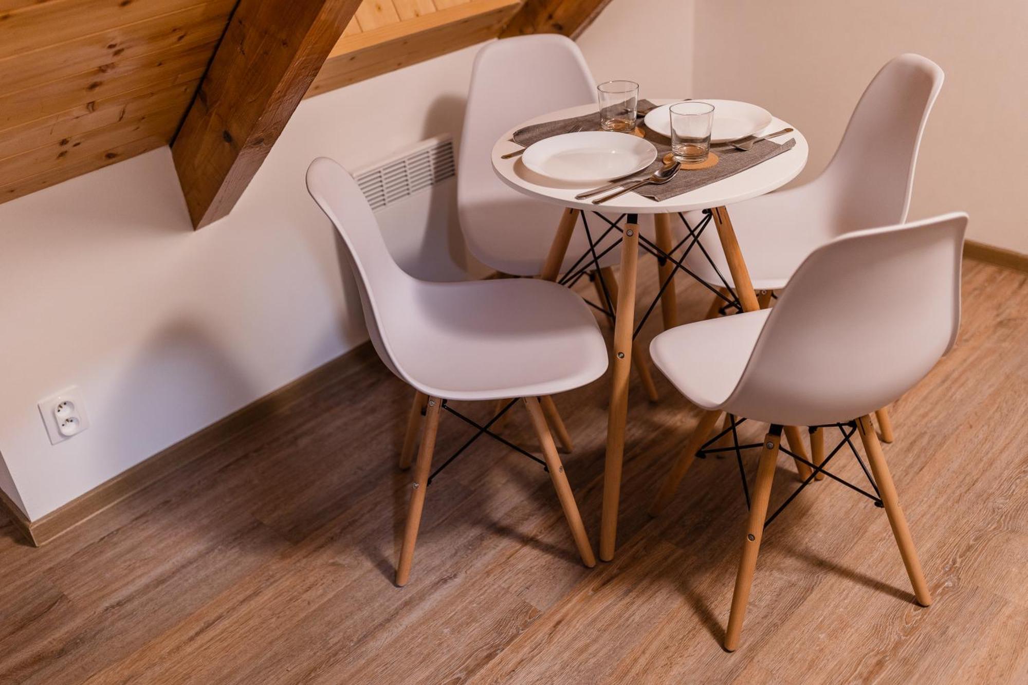 Romanticky Loft Parking U Hlavniho Nadrazi オロモウツ エクステリア 写真