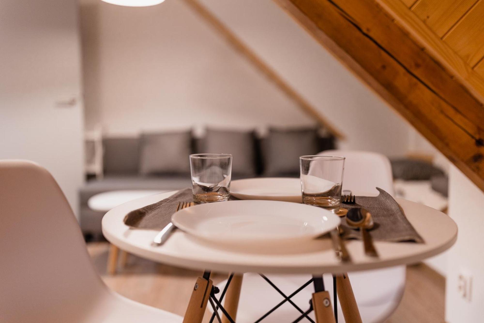 Romanticky Loft Parking U Hlavniho Nadrazi オロモウツ エクステリア 写真