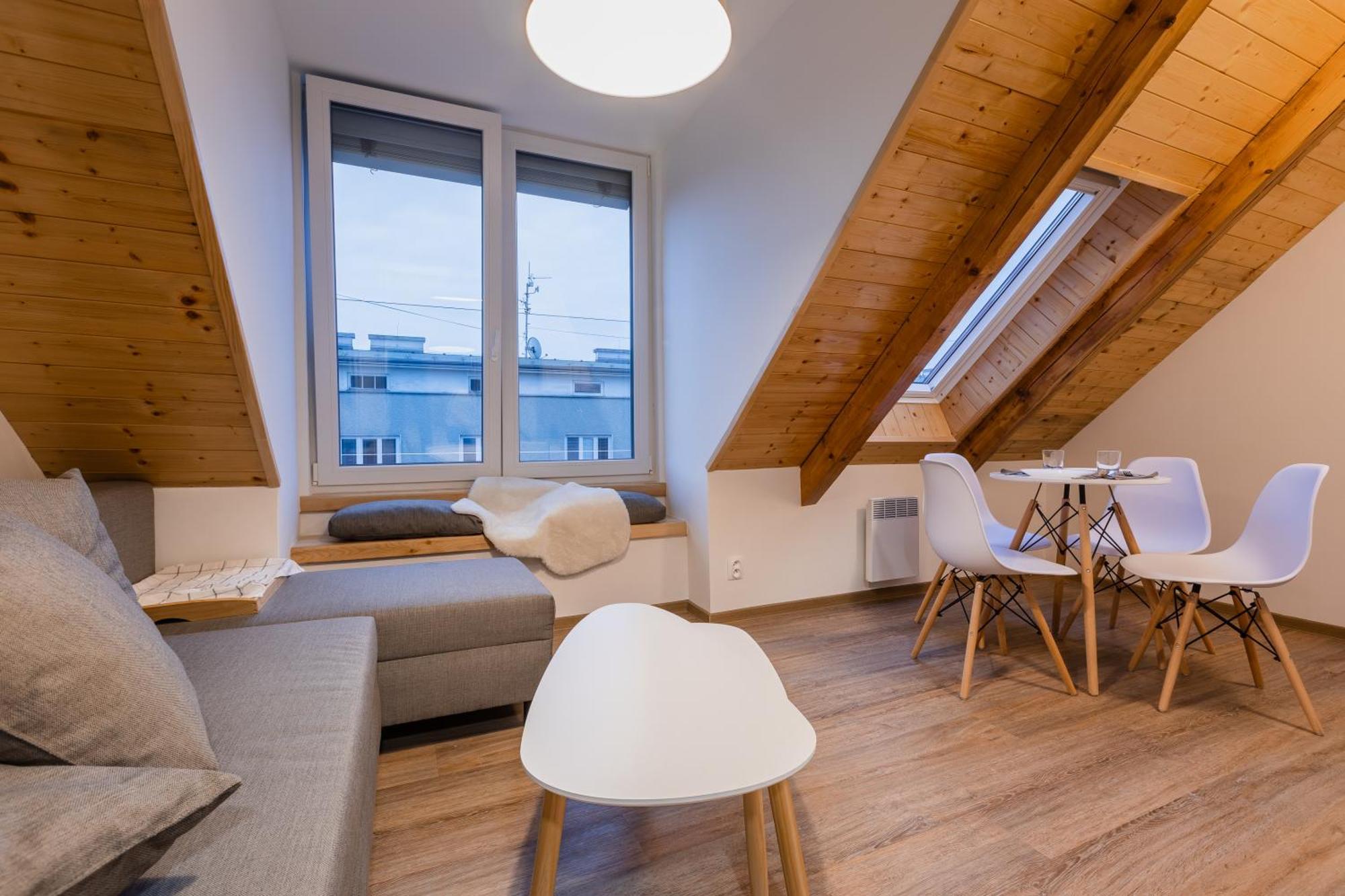 Romanticky Loft Parking U Hlavniho Nadrazi オロモウツ エクステリア 写真