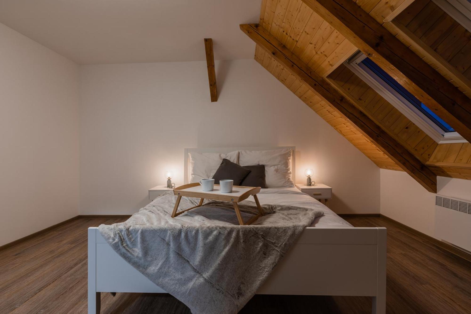 Romanticky Loft Parking U Hlavniho Nadrazi オロモウツ エクステリア 写真