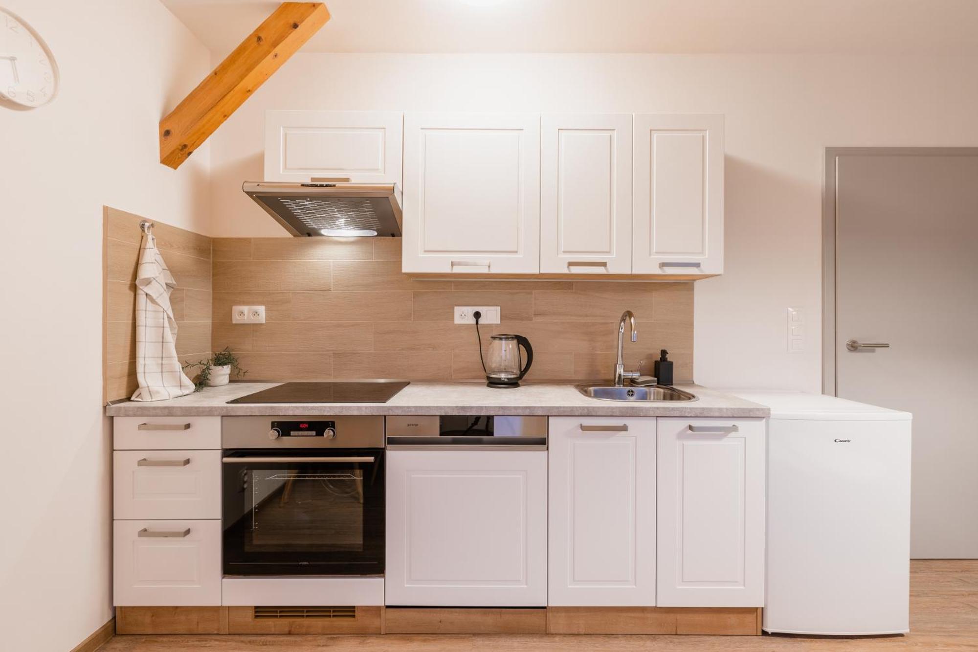 Romanticky Loft Parking U Hlavniho Nadrazi オロモウツ エクステリア 写真