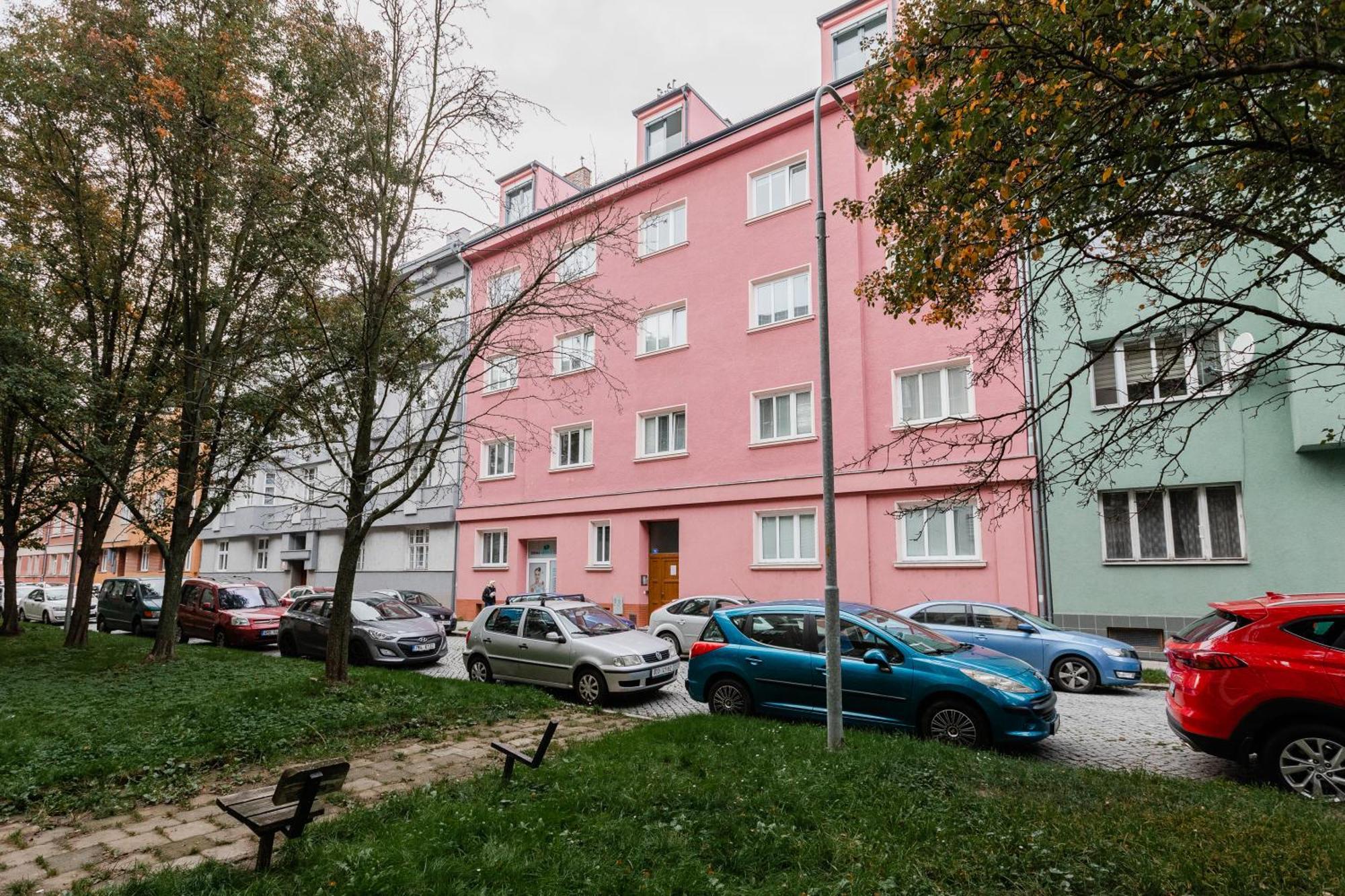 Romanticky Loft Parking U Hlavniho Nadrazi オロモウツ エクステリア 写真