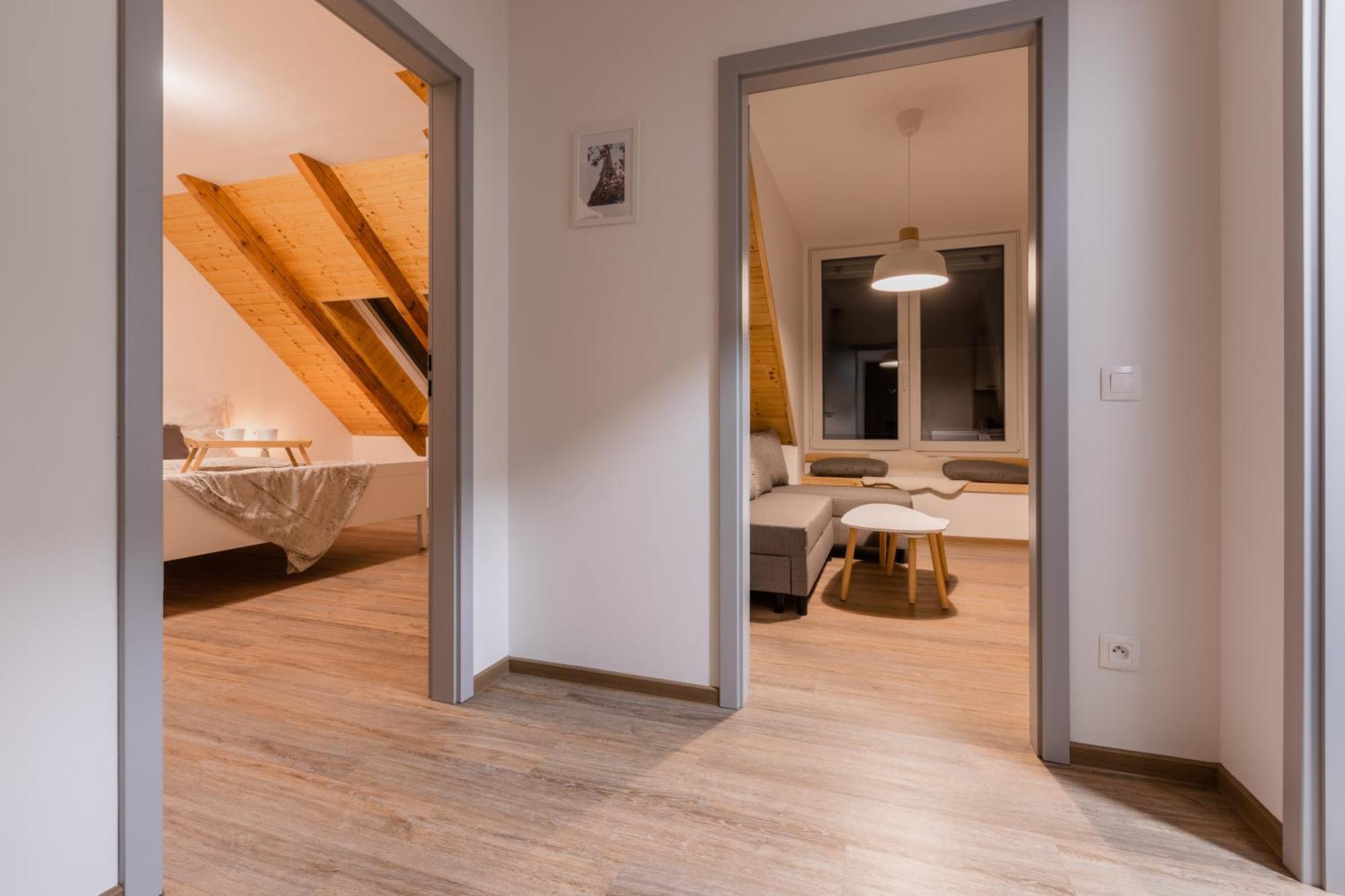 Romanticky Loft Parking U Hlavniho Nadrazi オロモウツ エクステリア 写真