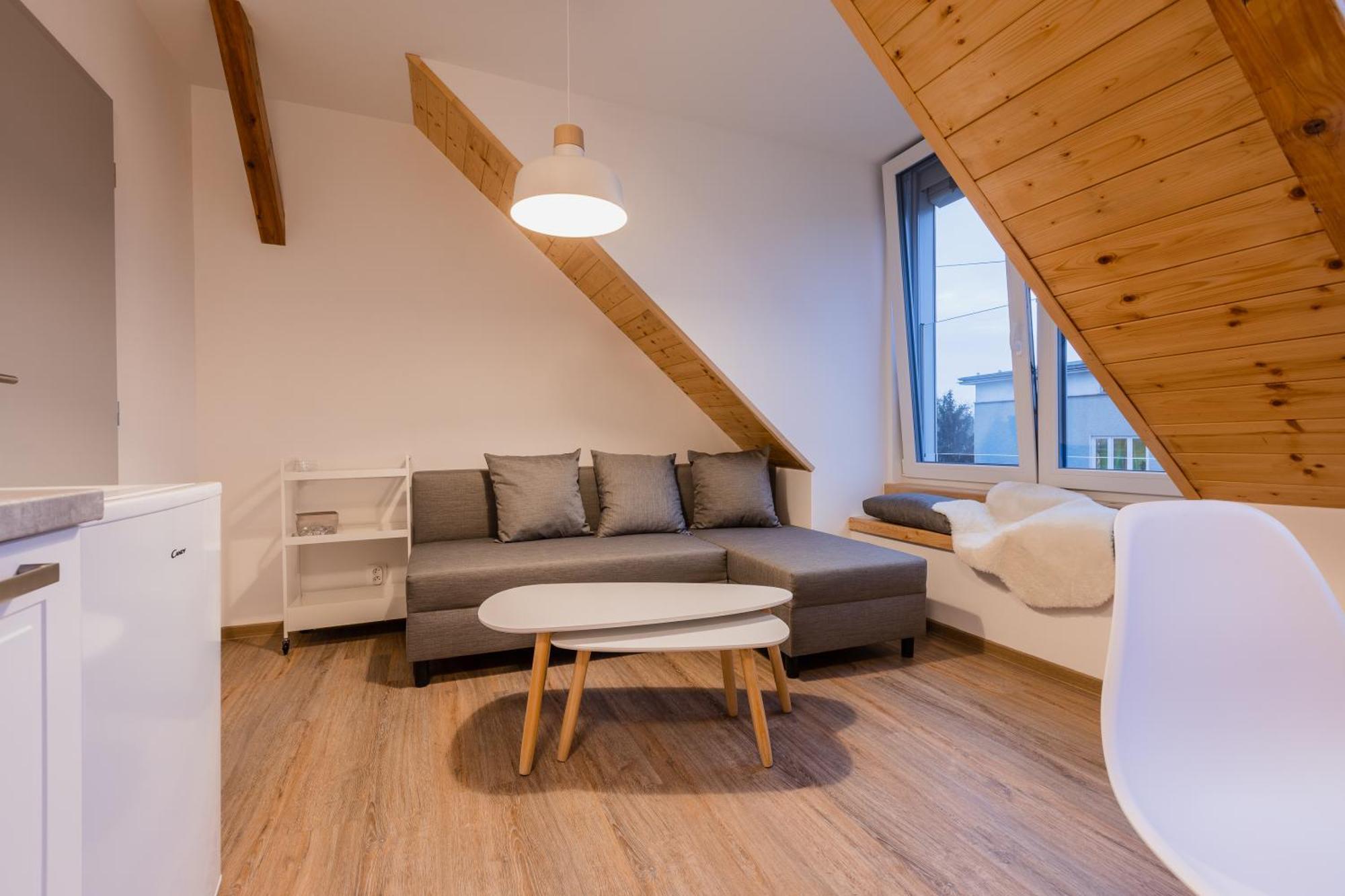 Romanticky Loft Parking U Hlavniho Nadrazi オロモウツ エクステリア 写真